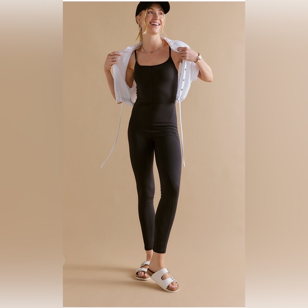 NWT‎ Yummi by Francesca's Sleeveless Square Neck One-Piece